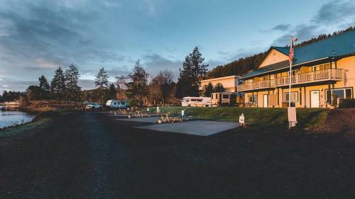 Motel The Waterfront At Potlatch