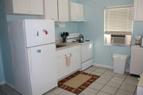 Two Palms #16831 Cottage
