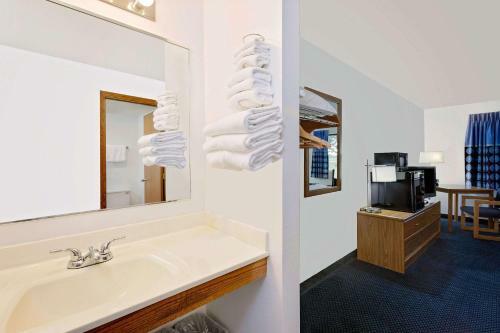 Hotel Super 8 By Wyndham St. James