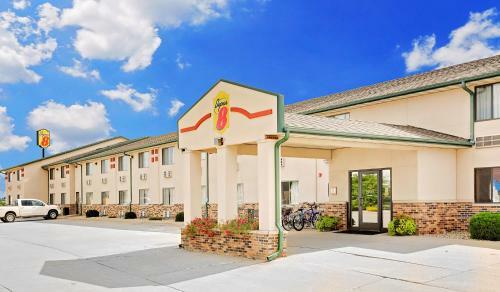 Hotel Super 8 By Wyndham St. James