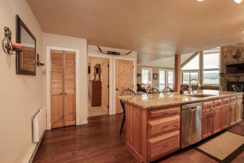 Ponderosa Lodge