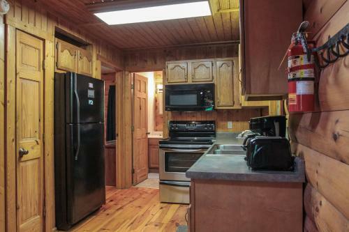 Pine Creek - Hocking Hills Cabin