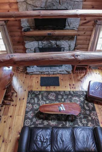 Pine Creek - Hocking Hills Cabin