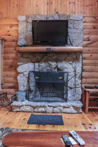 Pine Creek - Hocking Hills Cabin