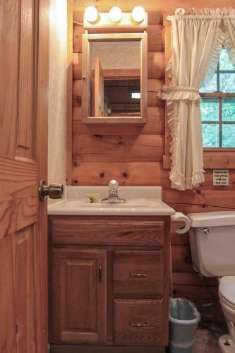 Pine Creek - Hocking Hills Cabin