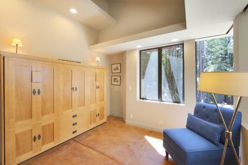 Architect's Redwood Rings Retreat