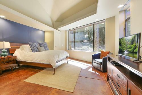 Architect's Redwood Rings Retreat