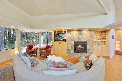 Architect's Redwood Rings Retreat