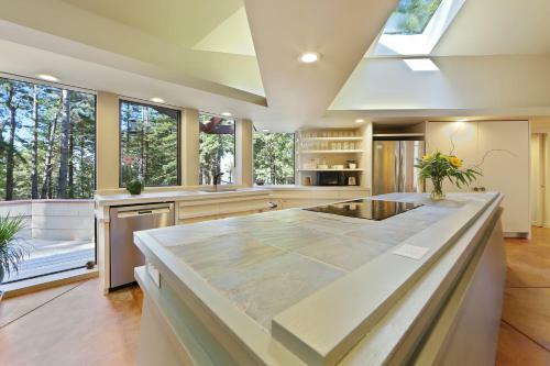 Architect's Redwood Rings Retreat