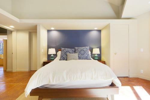 Architect's Redwood Rings Retreat