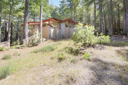 Architect's Redwood Rings Retreat