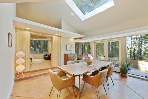 Architect's Redwood Rings Retreat