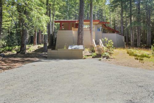 Architect's Redwood Rings Retreat