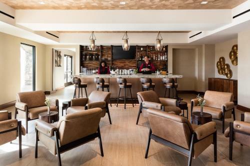 Bear Springs Hotel