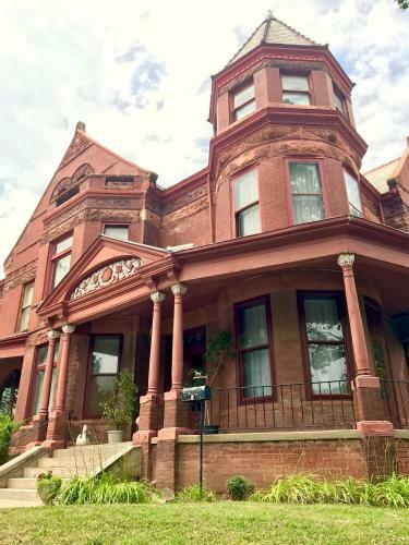 Vineyard Mansion Carriage House