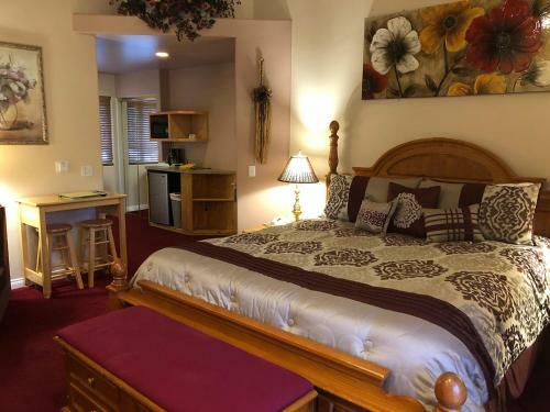 Giant Oaks Lodge