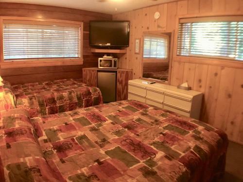 Giant Oaks Lodge