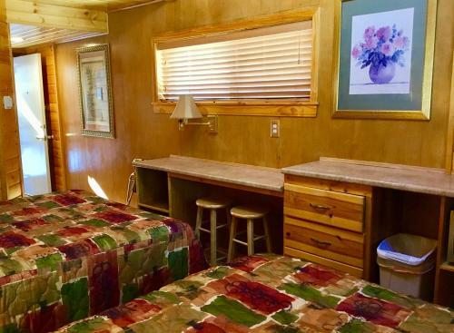 Giant Oaks Lodge