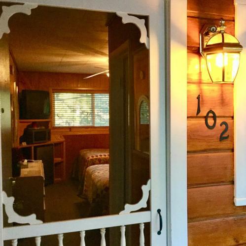 Giant Oaks Lodge