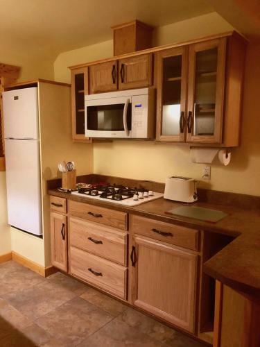 Giant Oaks Lodge
