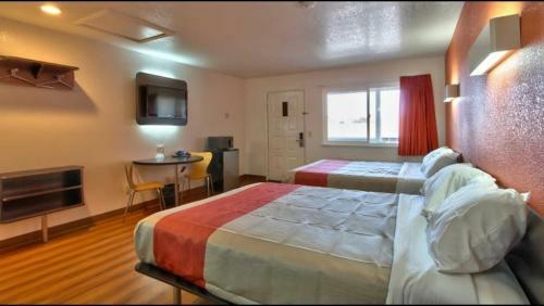 Hotel Coastal Valley Inn - Monterey