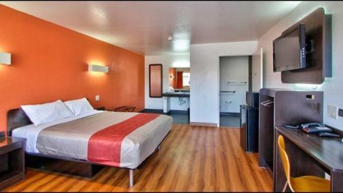 Hotel Coastal Valley Inn - Monterey