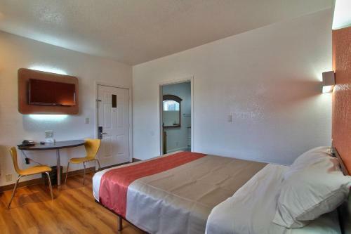 Hotel Coastal Valley Inn - Monterey