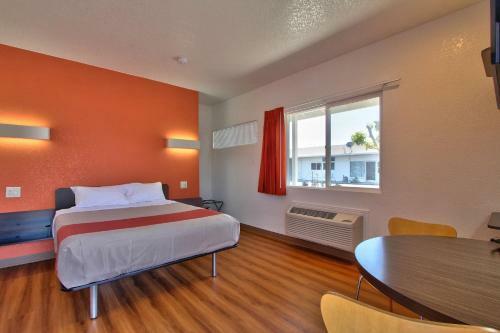 Hotel Coastal Valley Inn - Monterey