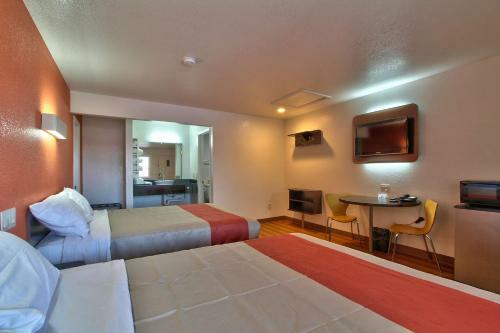Hotel Coastal Valley Inn - Monterey