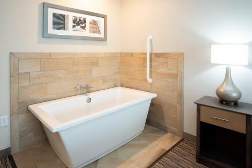 Grandstay Hotel & Suites