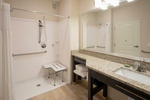 Grandstay Hotel & Suites