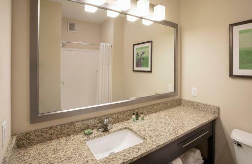 Grandstay Hotel & Suites