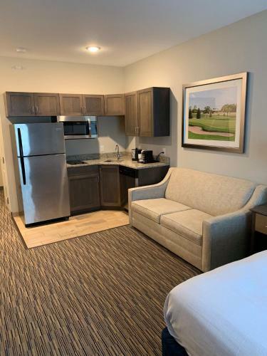 Grandstay Hotel & Suites