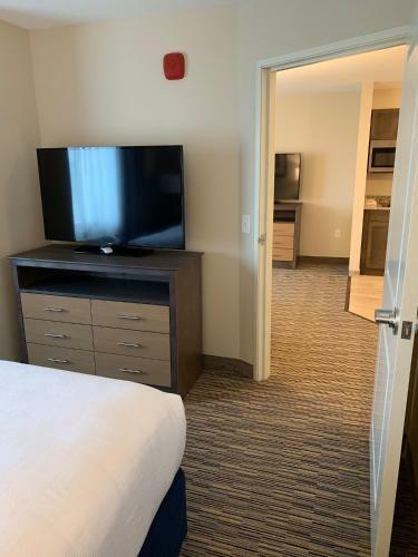 Grandstay Hotel & Suites