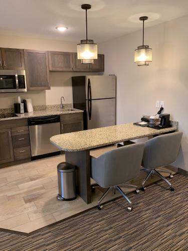 Grandstay Hotel & Suites