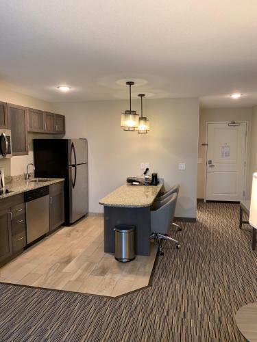 Grandstay Hotel & Suites