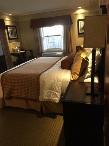 Hotel Kenyon Inn & Restaurant