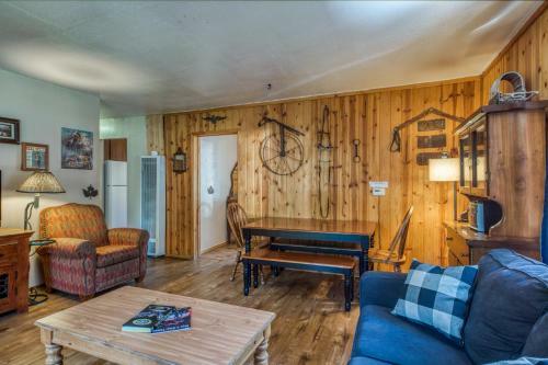Spruce Grove Pioneer Cabin Condo