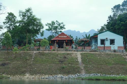 Son River House