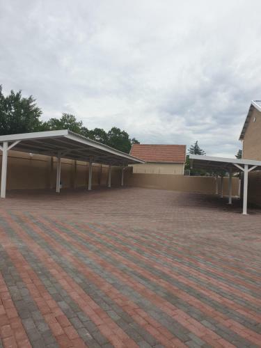 Hostal Matat Gardens