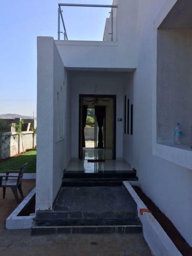 Villa 3bhk AC Bungalow With Swimming Pool White House!