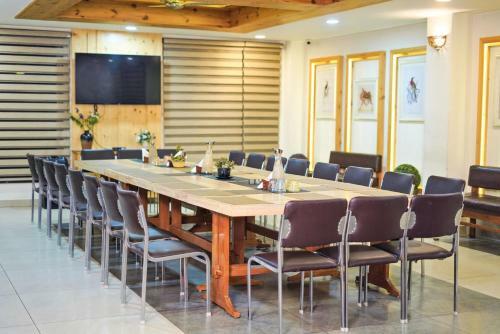 Mayur Hotel Bar And Restaurant