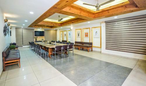 Mayur Hotel Bar And Restaurant
