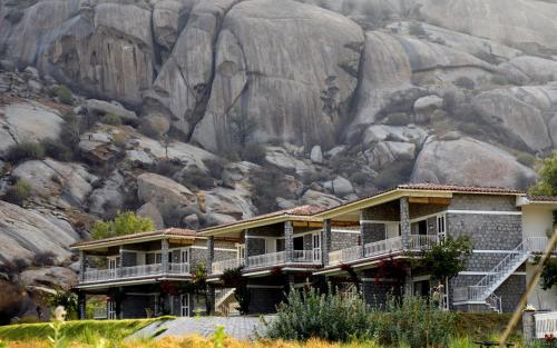 Hotel Amritara Jawai Sagar Pali