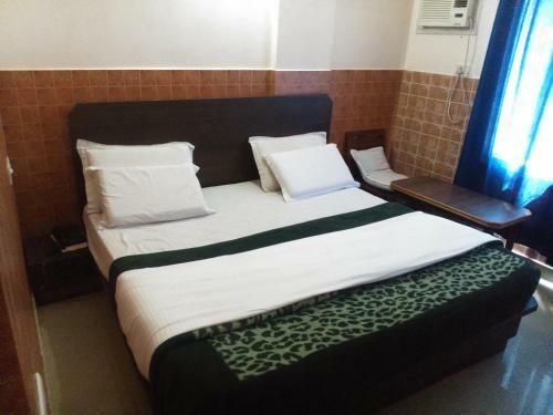 Hotel Today, Katra