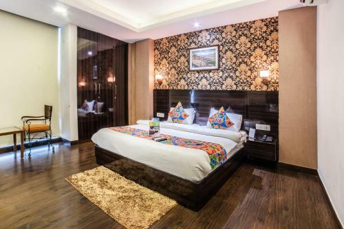 Fabhotel Galaxy Patel Nagar