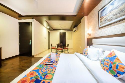 Fabhotel Galaxy Patel Nagar