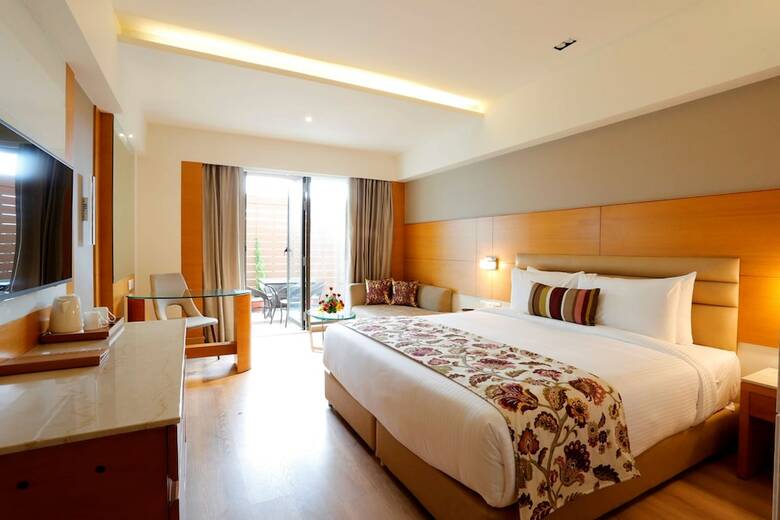 Hotel Nataraj Sarovar Portico