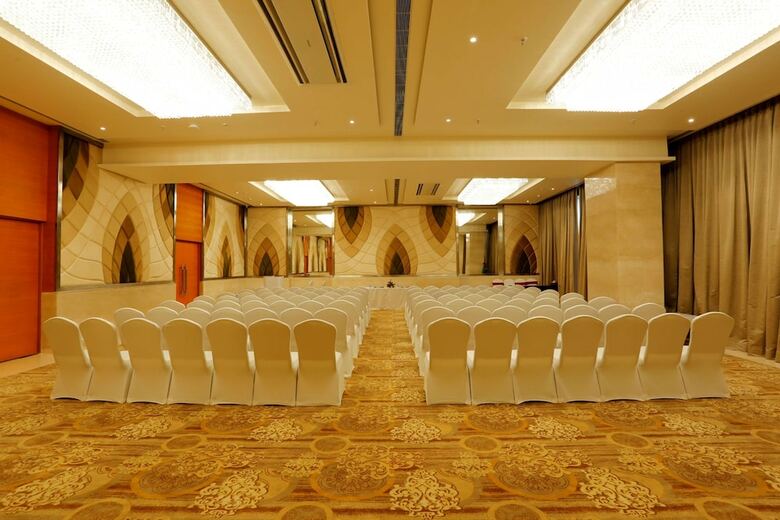 Hotel Nataraj Sarovar Portico