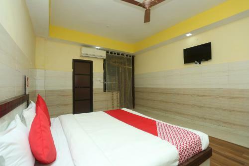 Oyo 18817 Hotel Skyzone Madhuvan